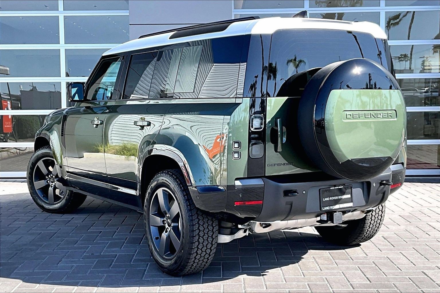 New 2026 Land Rover Defender 110 X-Dynamic SE image 3