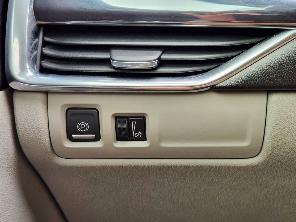 Used 2020 Cadillac XT4 Luxury w/ Cold Weather Package image 22