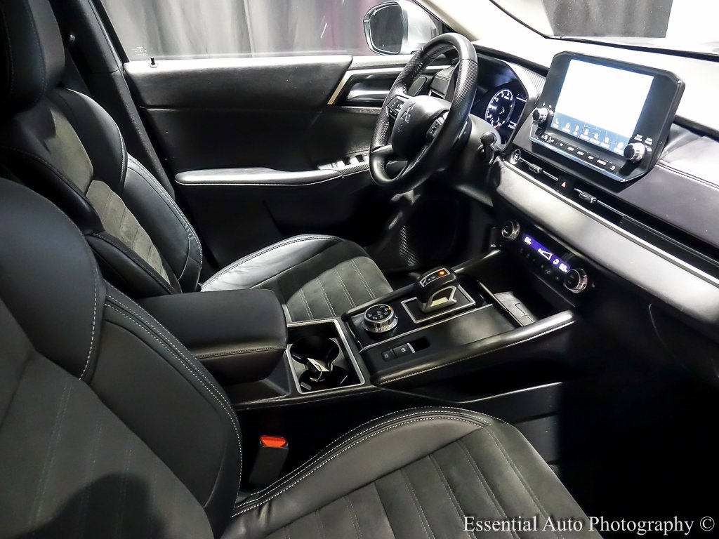 Used 2023 Mitsubishi Outlander SE image 34