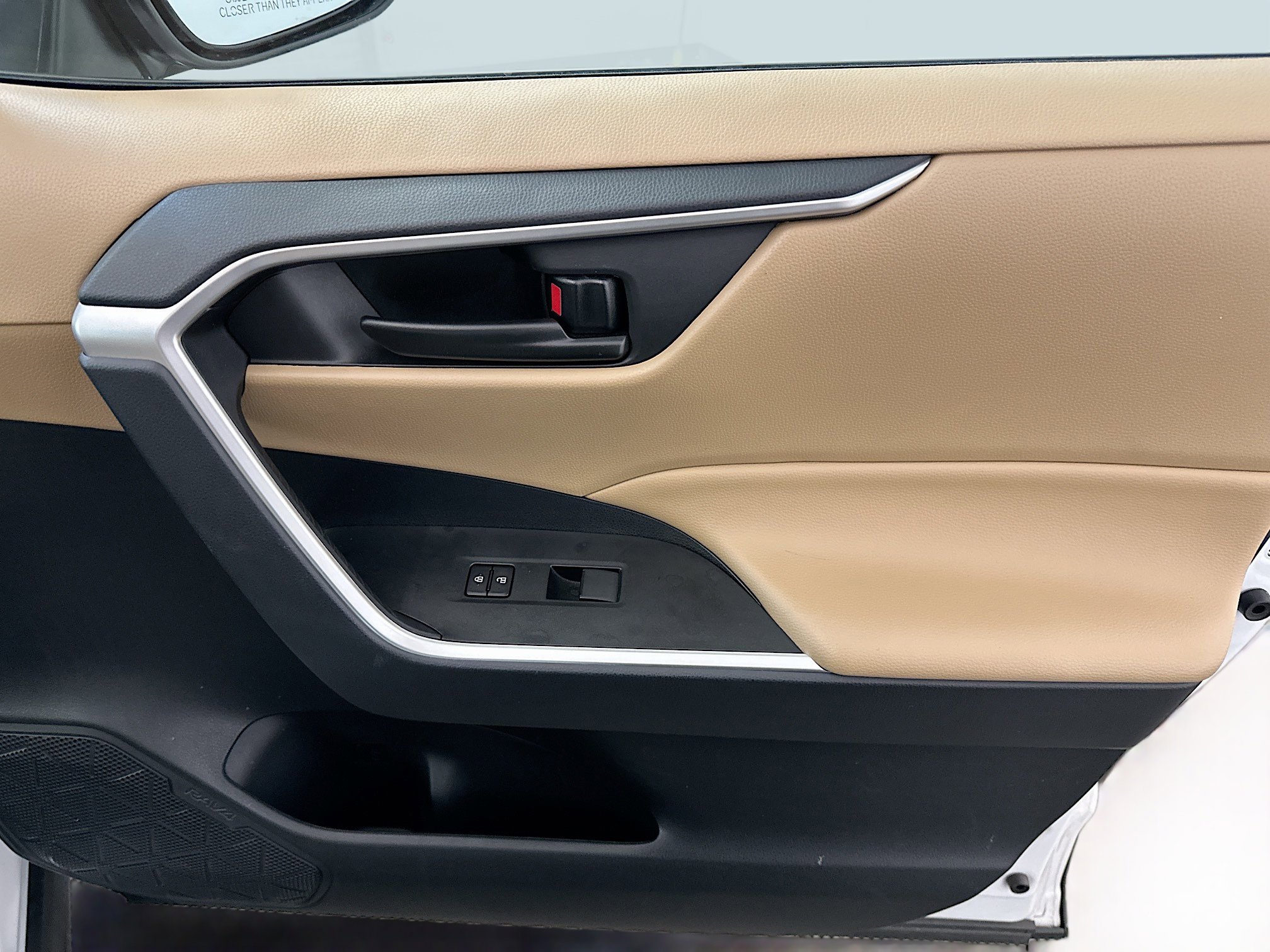 Used 2025 Toyota RAV4 LE image 33