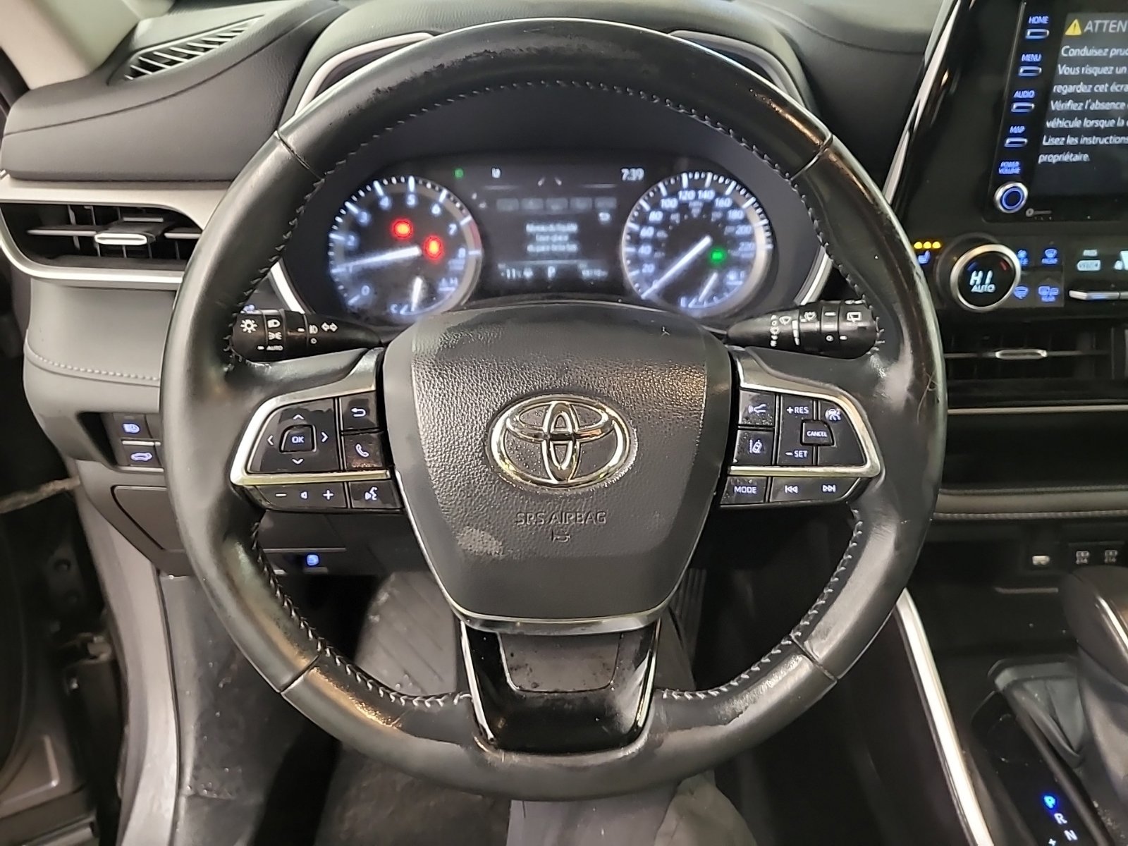 Used 2021 Toyota Highlander XLE image 12