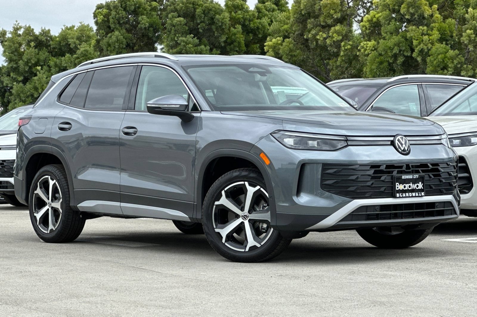 New 2026 Volkswagen Tiguan SE AWD/4WD image 2