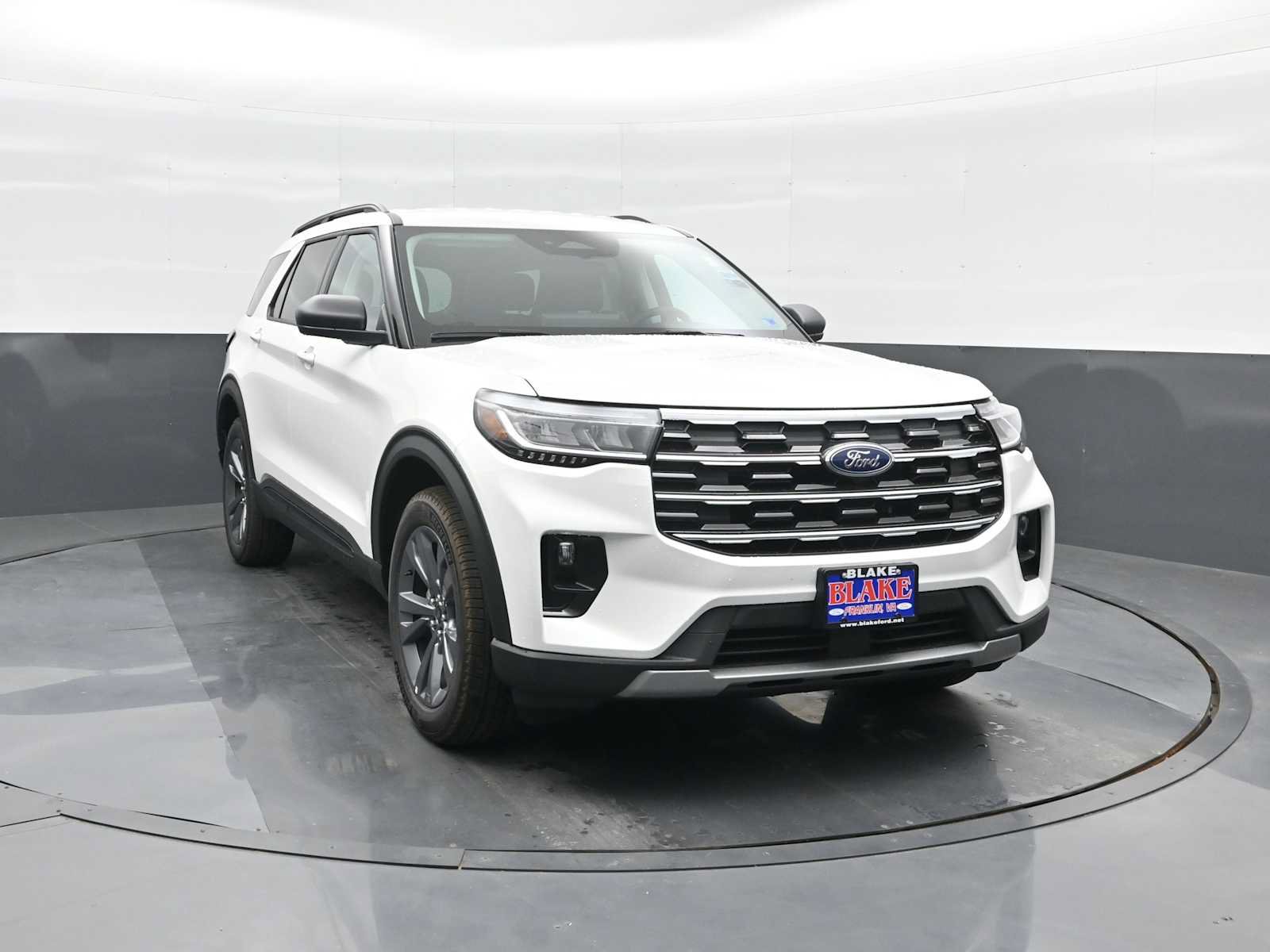 New 2026 Ford Explorer Active w/ Active Comfort Package AWD/4WD image 2