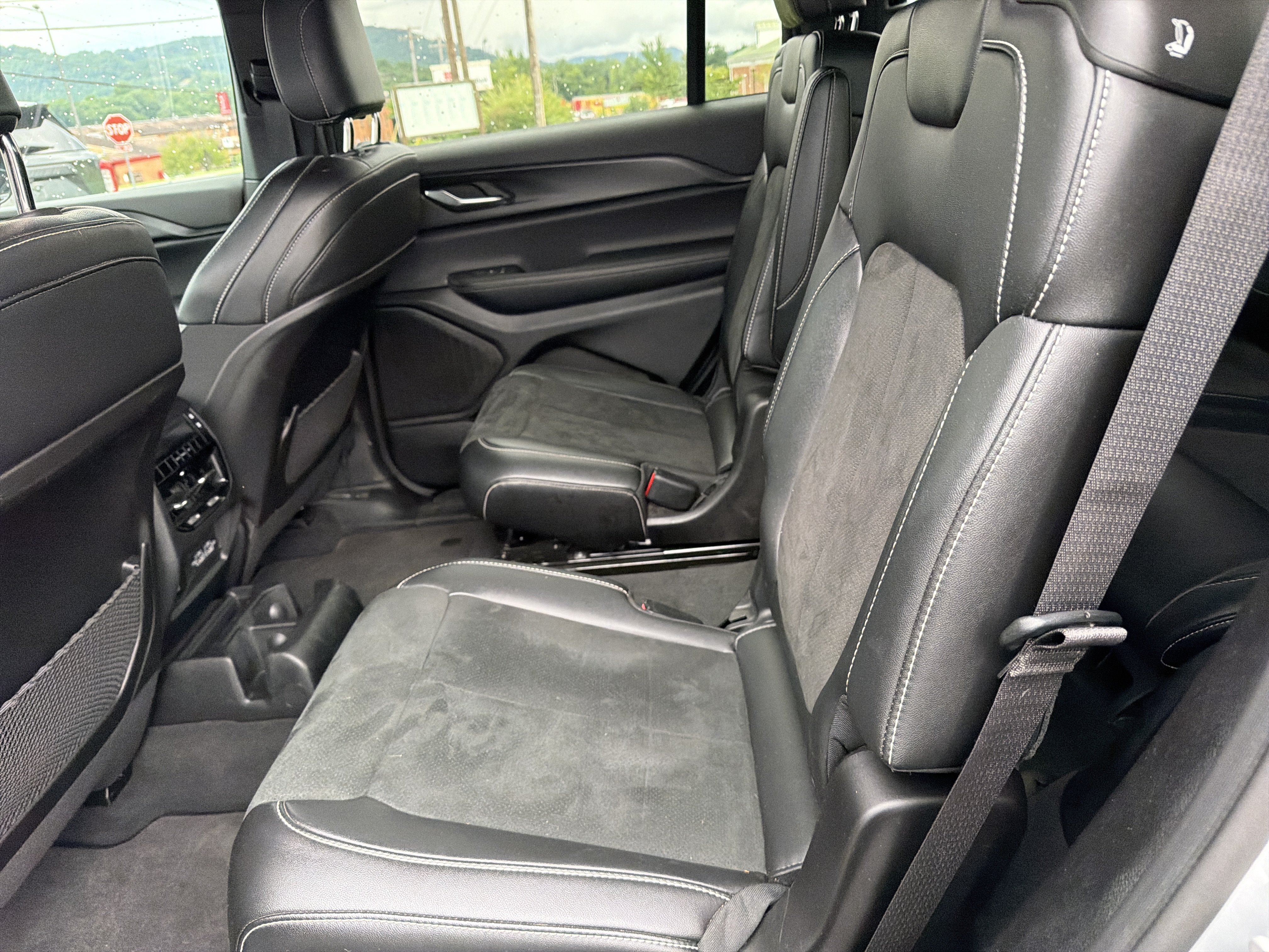 Used 2025 Jeep Grand Cherokee L Altitude AWD/4WD image 13