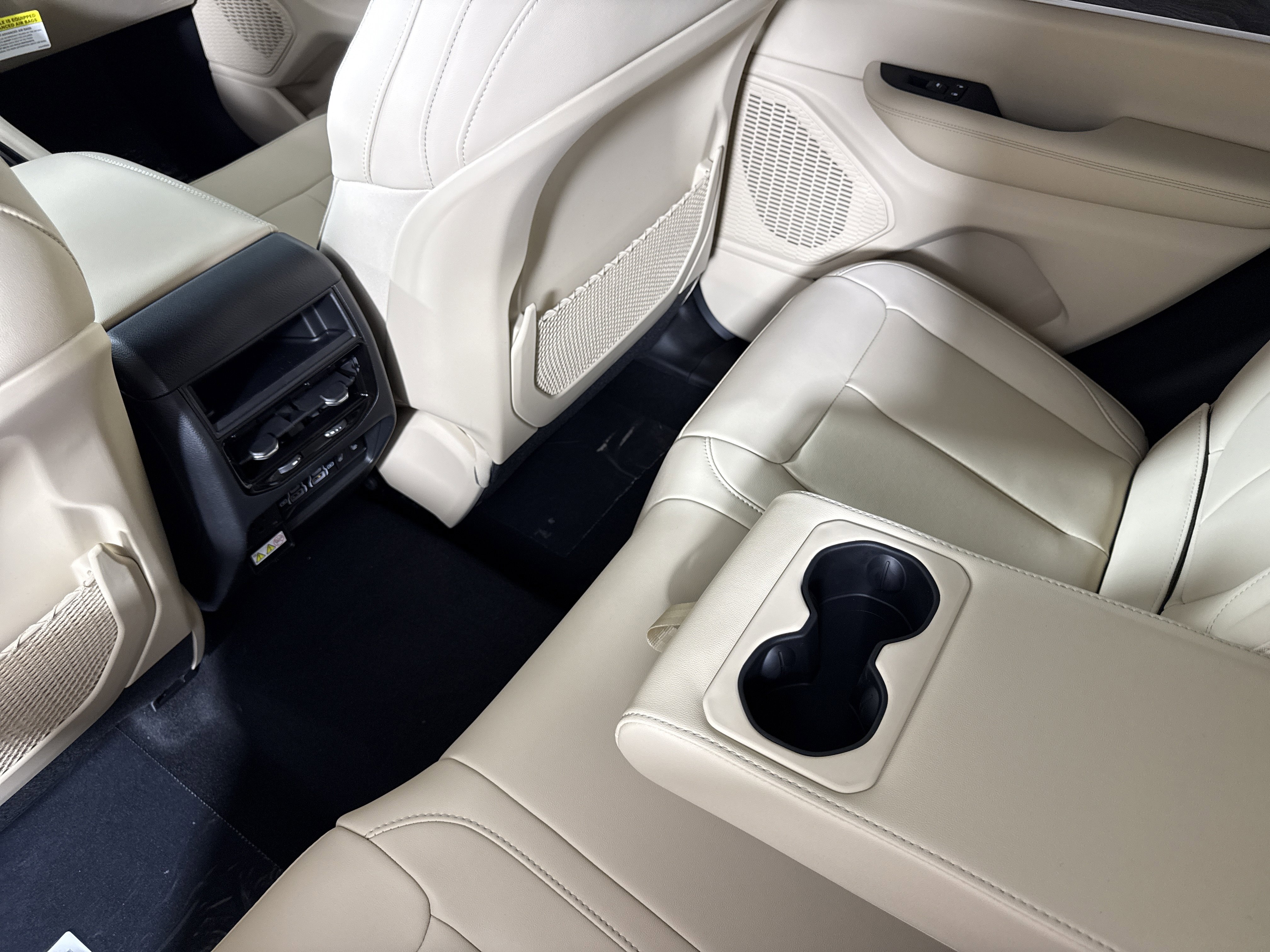 New 2025 Jeep Grand Cherokee Limited w/ Trailer Tow Package image 18