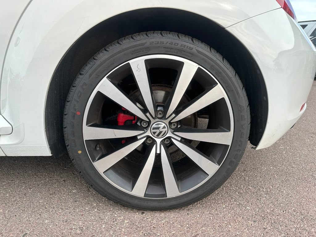 Used 2012 Volkswagen Beetle Launch Edition FWD image 39