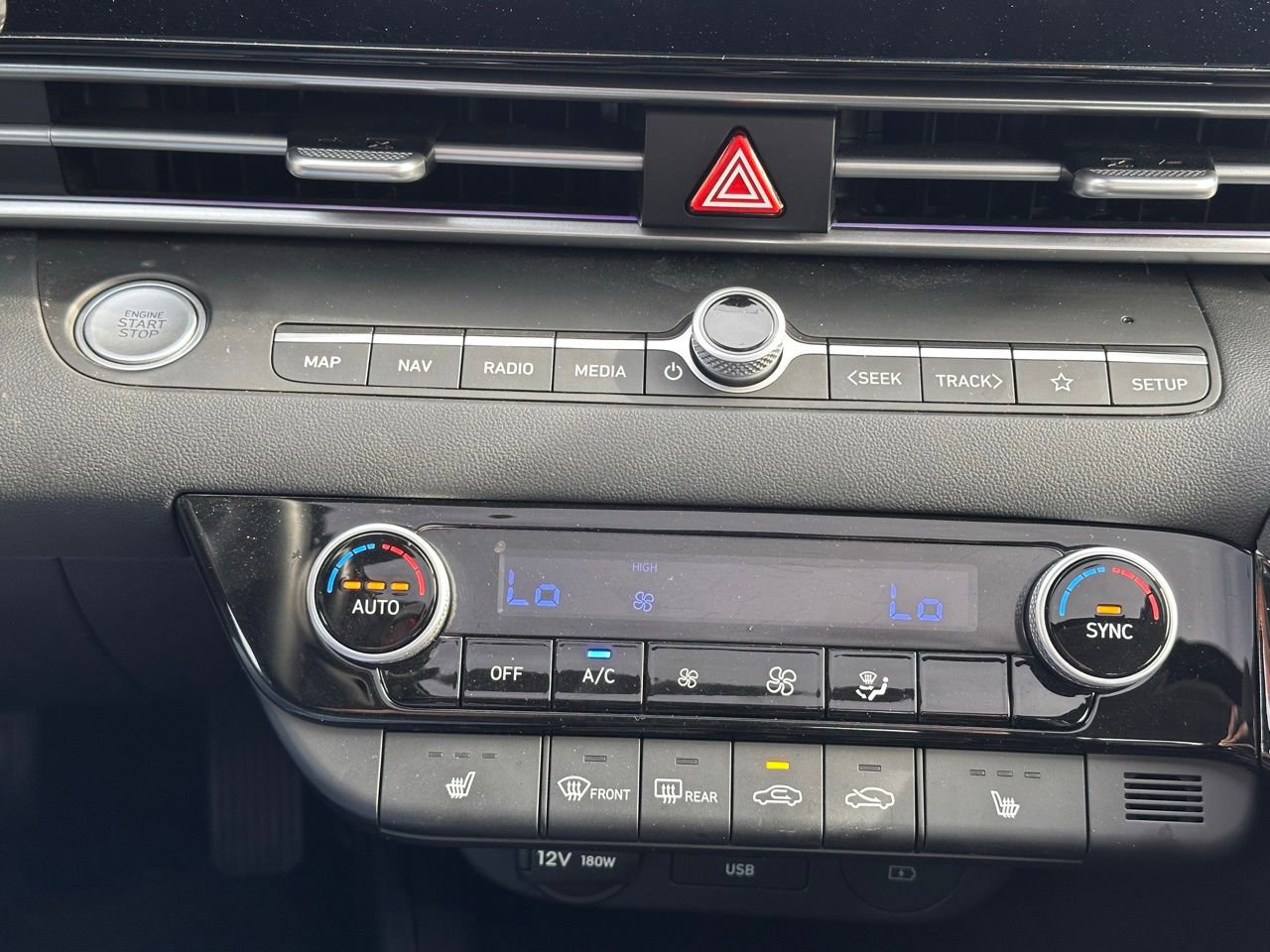 Certified 2024 Hyundai Elantra Limited image 36