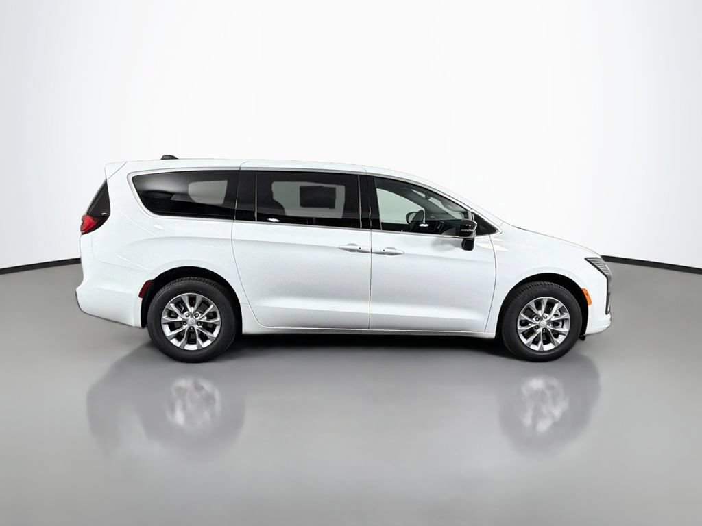 New 2027 Chrysler Pacifica Select AWD/4WD image 8