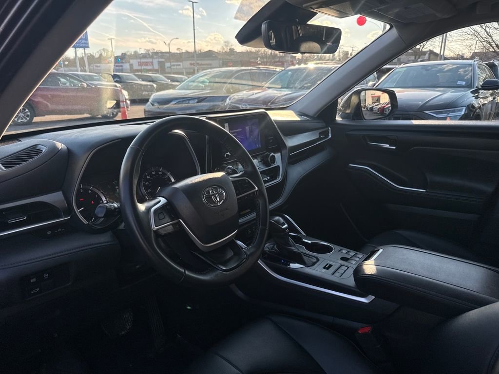 Used 2024 Toyota Highlander XLE image 15