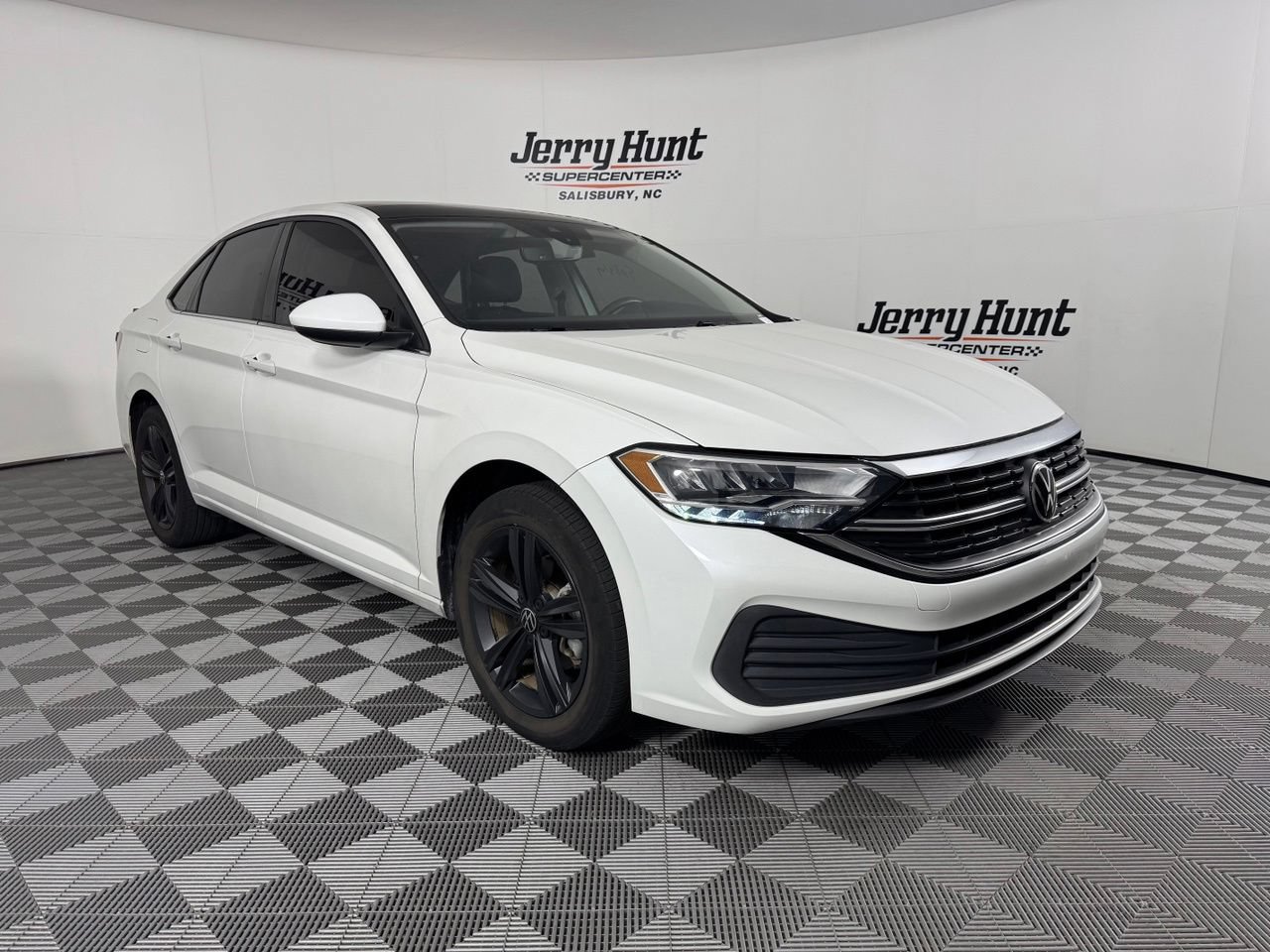 Used 2023 Volkswagen Jetta SE w/ Panoramic Sunroof Package FWD image 6