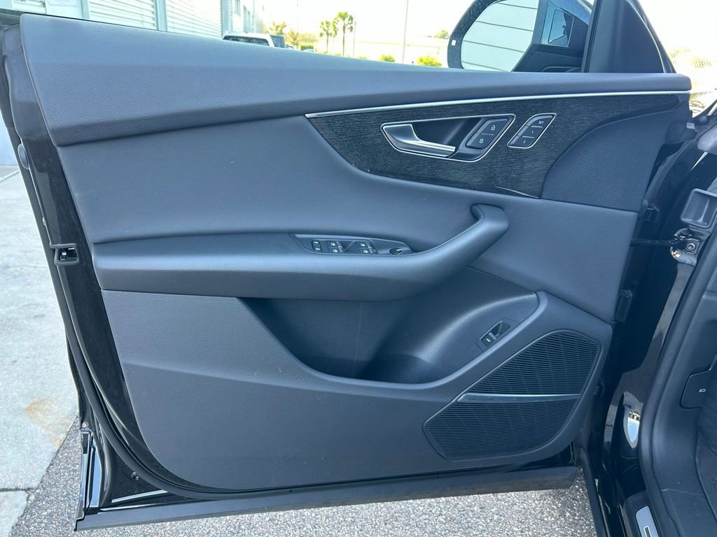 Used 2022 Audi Q8 Premium Plus w/ Premium Plus Package image 17