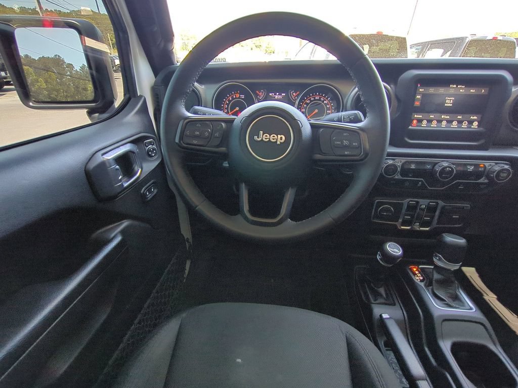 Used 2023 Jeep Gladiator Sport AWD/4WD image 19