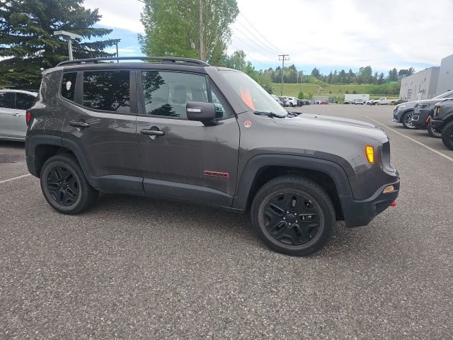 Used 2018 Jeep Renegade Trailhawk w/ Cold Weather Group II AWD/4WD image 3