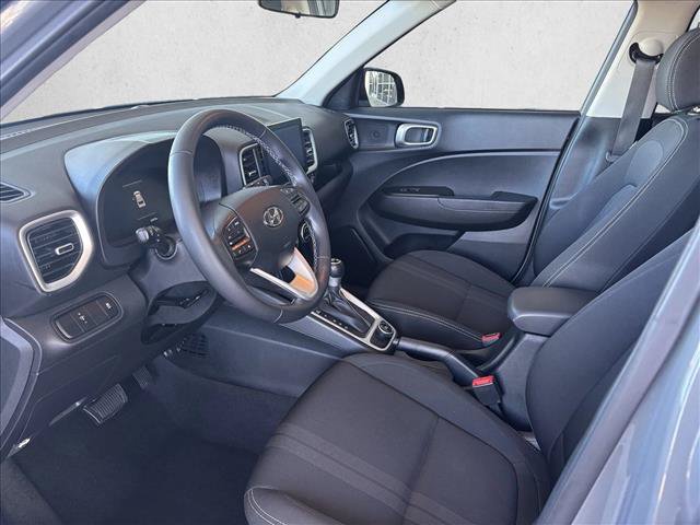 Used 2023 Hyundai Venue SEL FWD image 9
