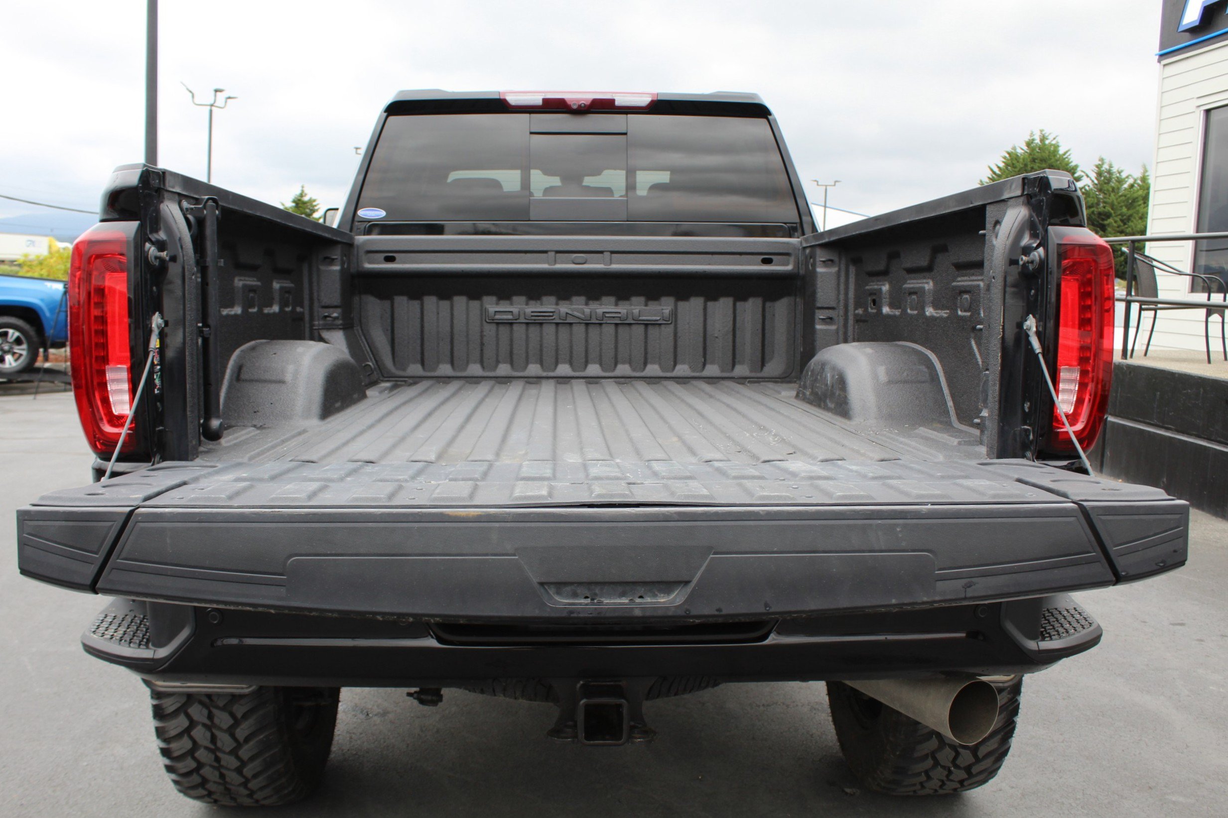 Used 2022 GMC Sierra 3500 Denali w/ Denali Ultimate Package AWD/4WD image 22