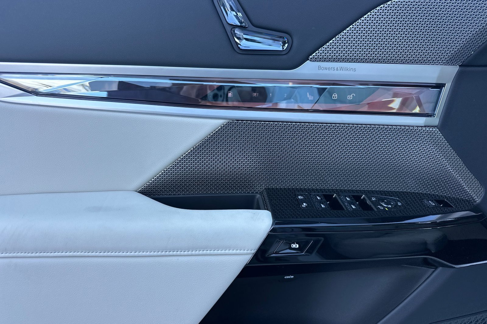 New 2026 BMW 750e xDrive AWD/4WD image 10