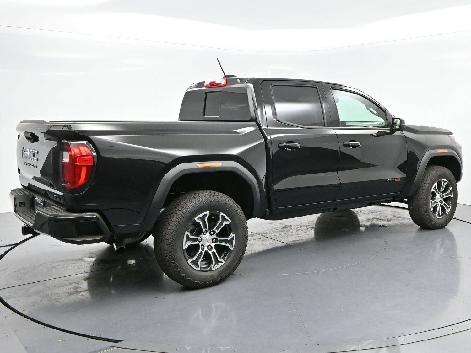 Used 2025 GMC Canyon AT4 w/ Technology Plus Package AWD/4WD image 7
