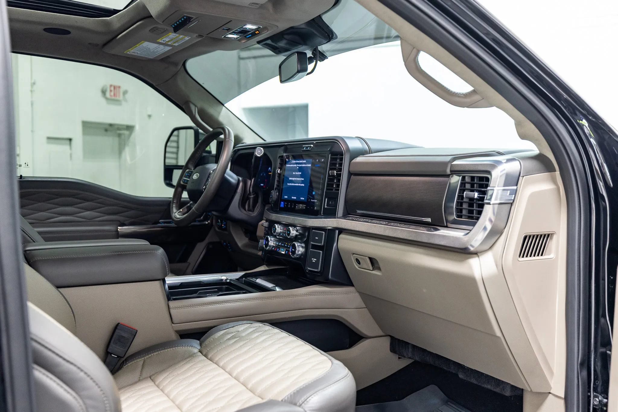 Used 2025 Ford F350 Platinum w/ Platinum Plus Package AWD/4WD image 33