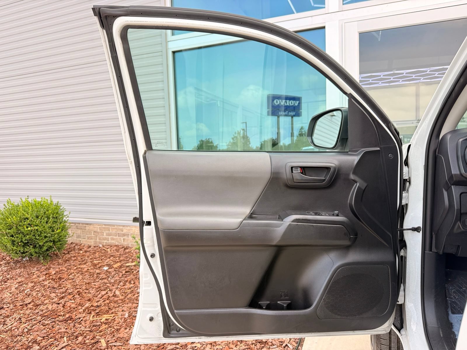 Used 2020 Toyota Tacoma SR RWD image 15