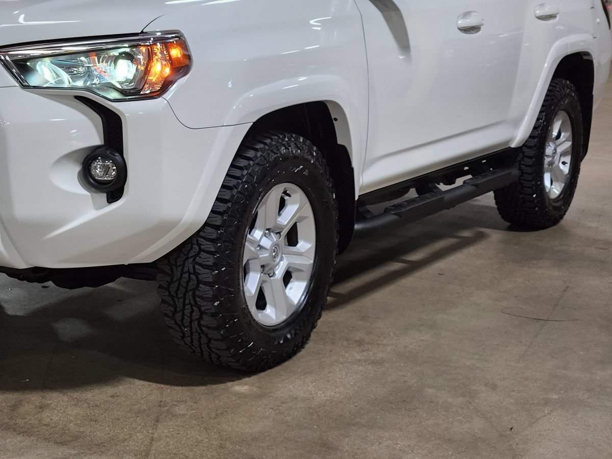 Used 2023 Toyota 4Runner SR5 AWD/4WD image 17