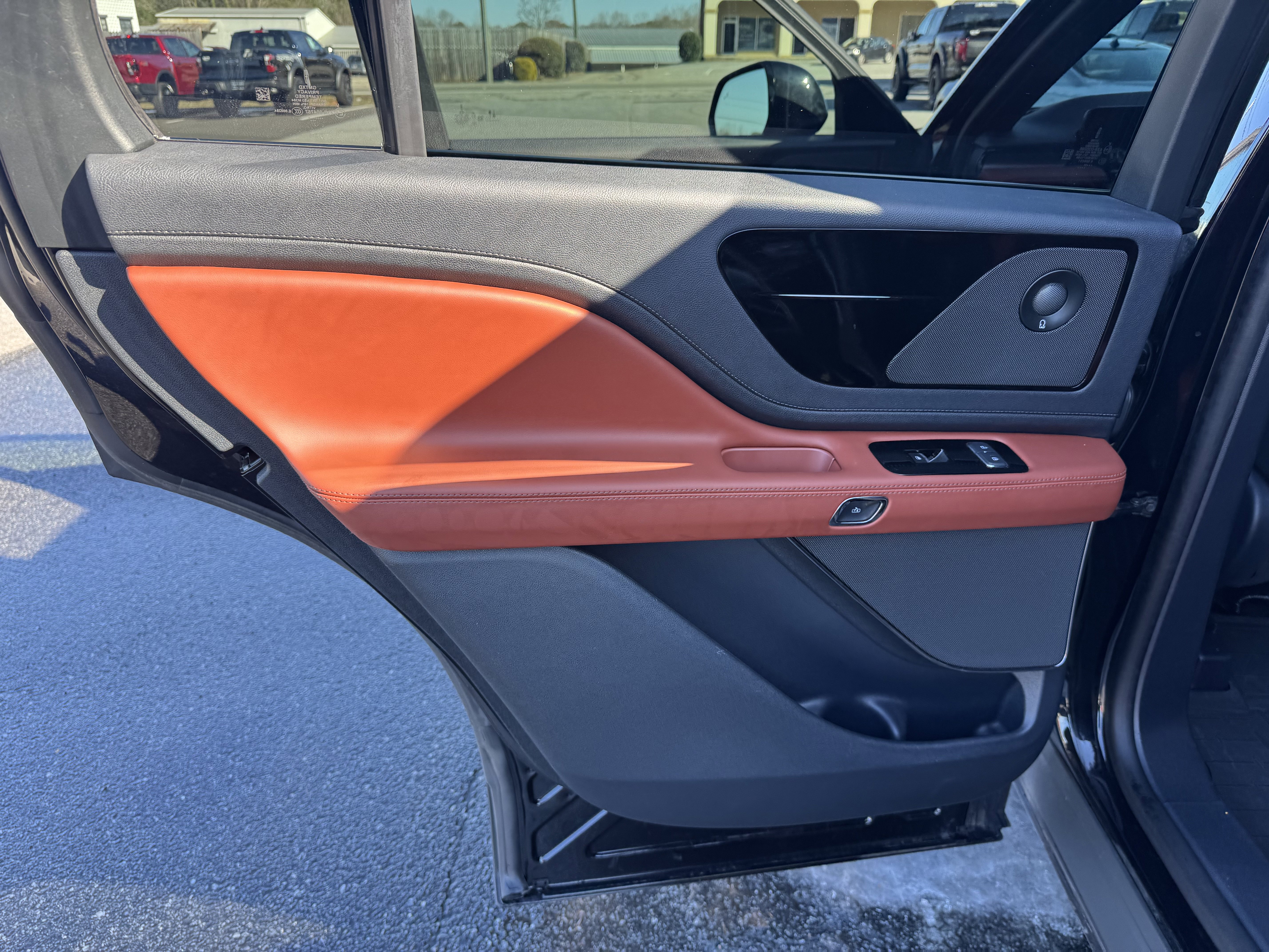 Used 2025 Lincoln Aviator Reserve w/ Illumination Package image 8