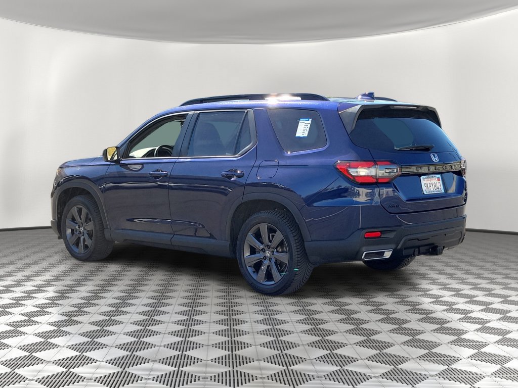 Certified 2024 Honda Pilot Sport image 4