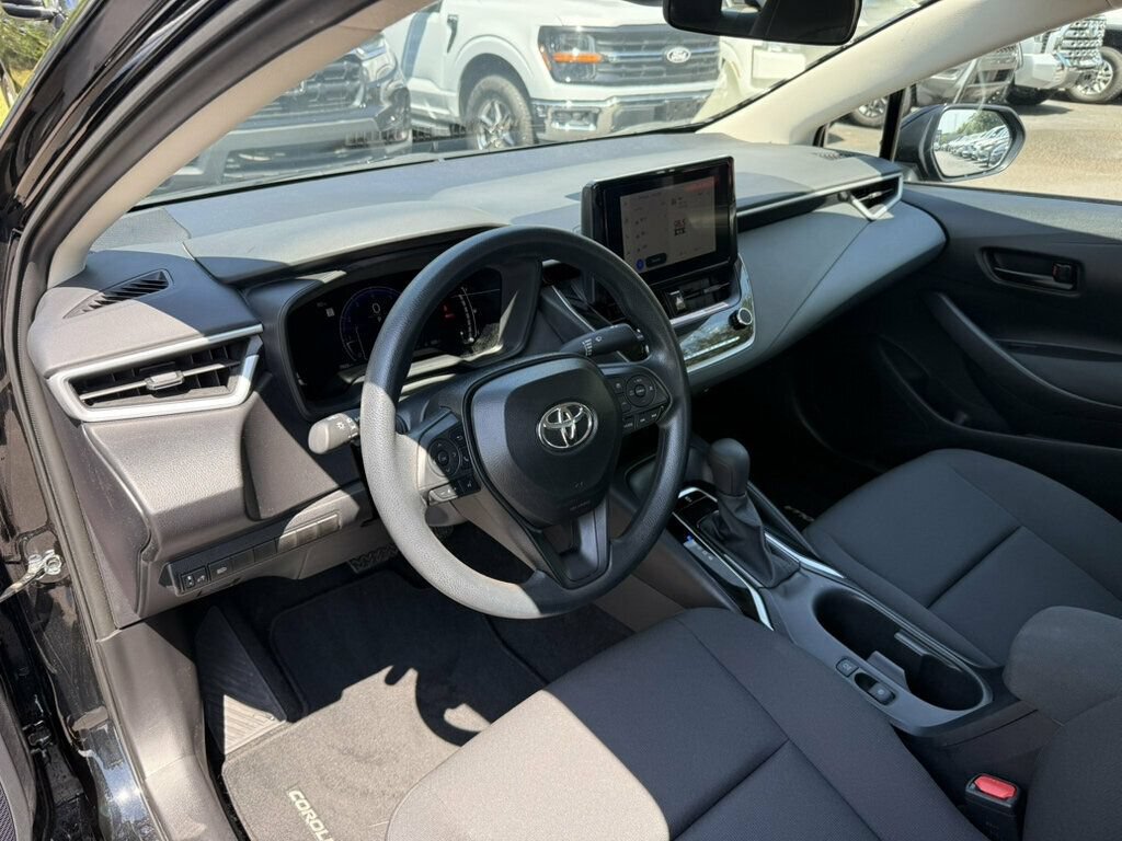 Used 2026 Toyota Corolla LE FWD image 3