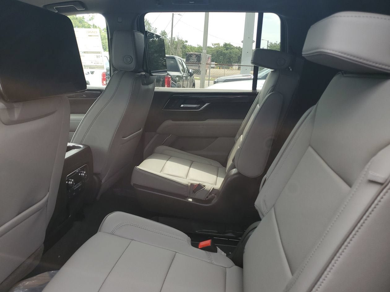 New 2026 GMC Yukon XL Elevation w/ Elevation Premium Package AWD/4WD image 11