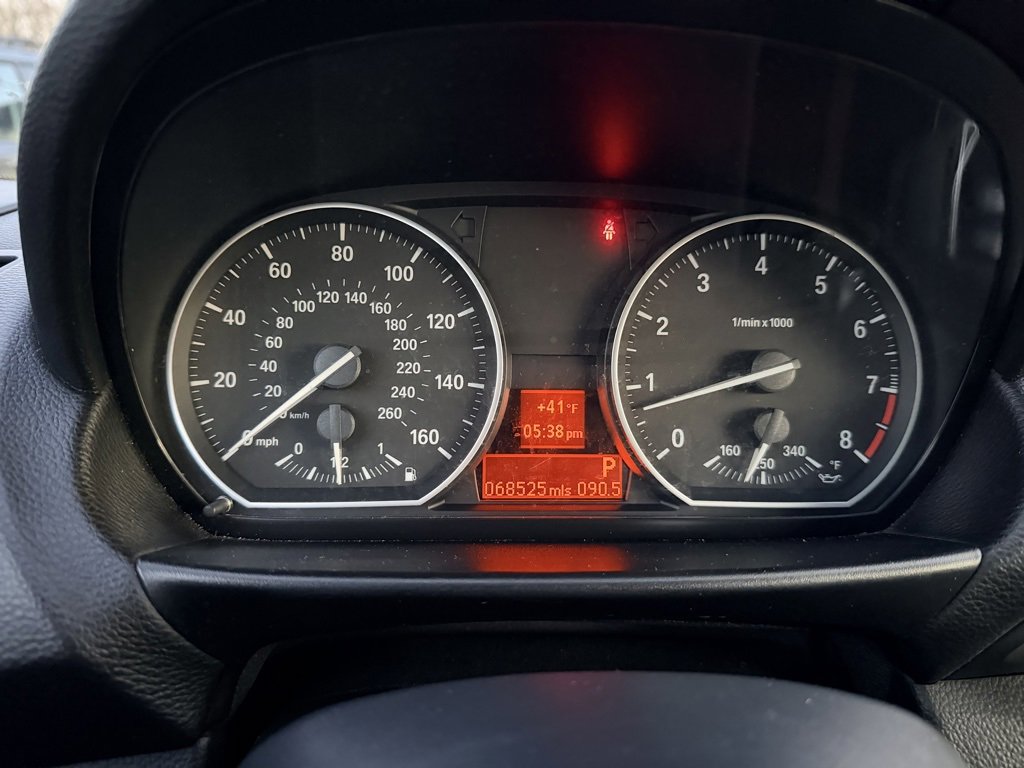 Used 2011 BMW 135i Convertible image 17