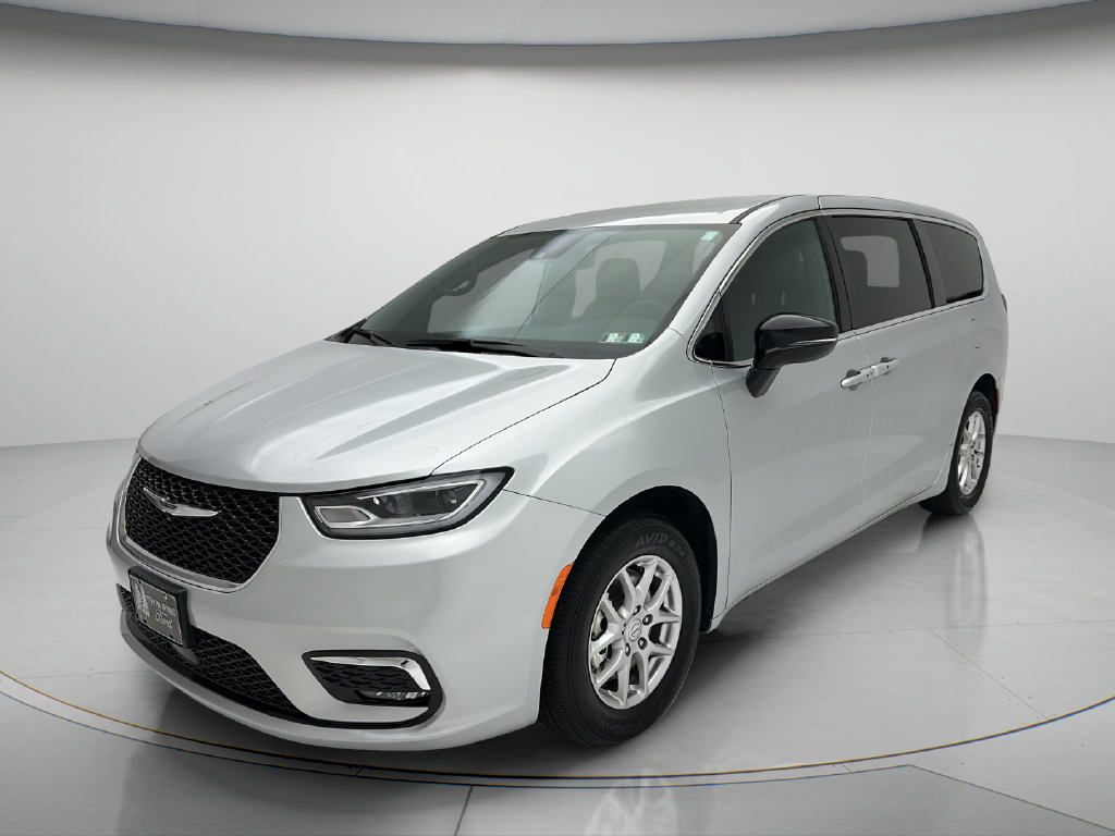 Used 2026 Chrysler Pacifica Select FWD image 3
