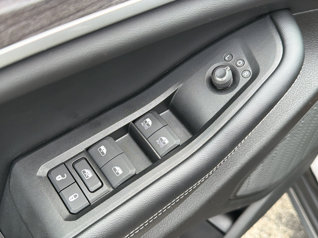 Used 2025 Jeep Grand Cherokee L Limited w/ Luxury Tech Group II AWD/4WD image 12