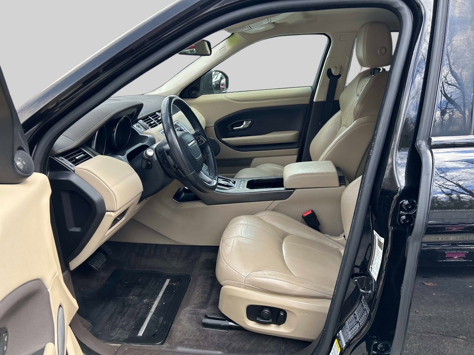 Used 2019 Land Rover Range Rover Evoque SE AWD/4WD image 12