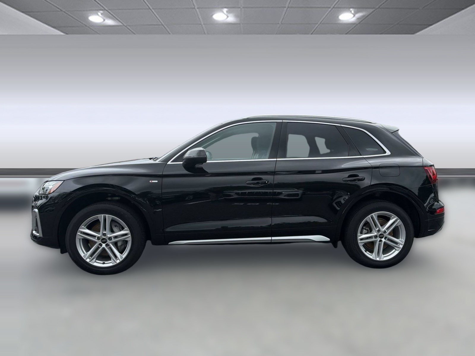 Used 2024 Audi Q5 e Premium w/ Convenience Package AWD/4WD image 2