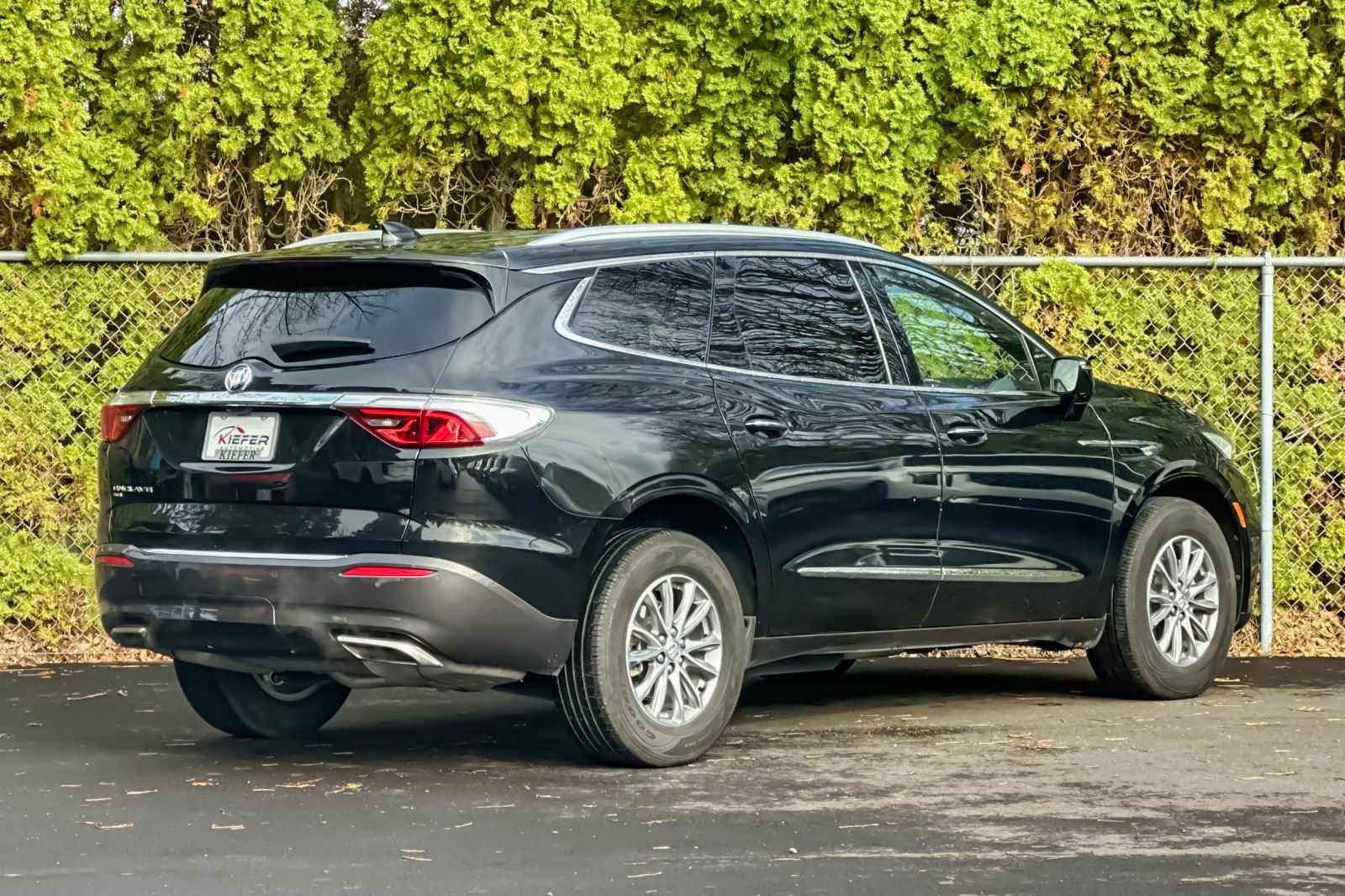 Used 2024 Buick Enclave Premium image 3