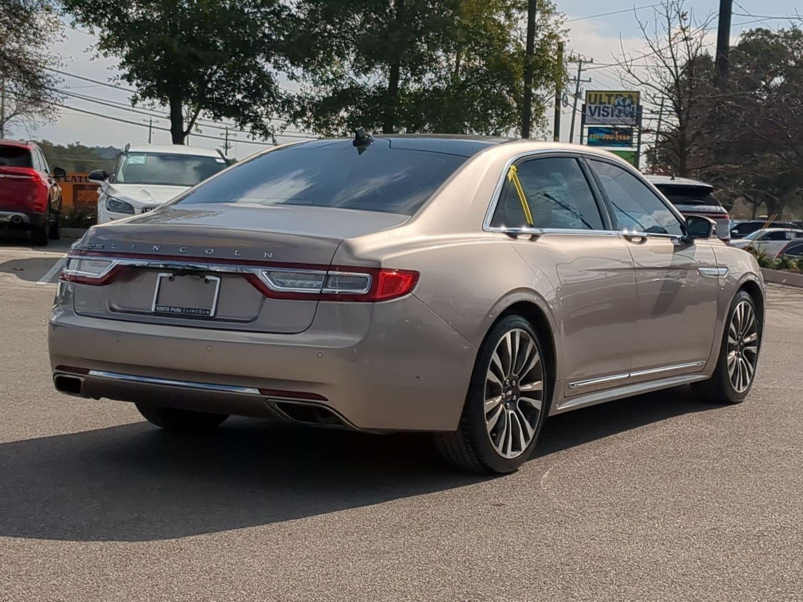 Used 2019 Lincoln Continental Reserve image 3