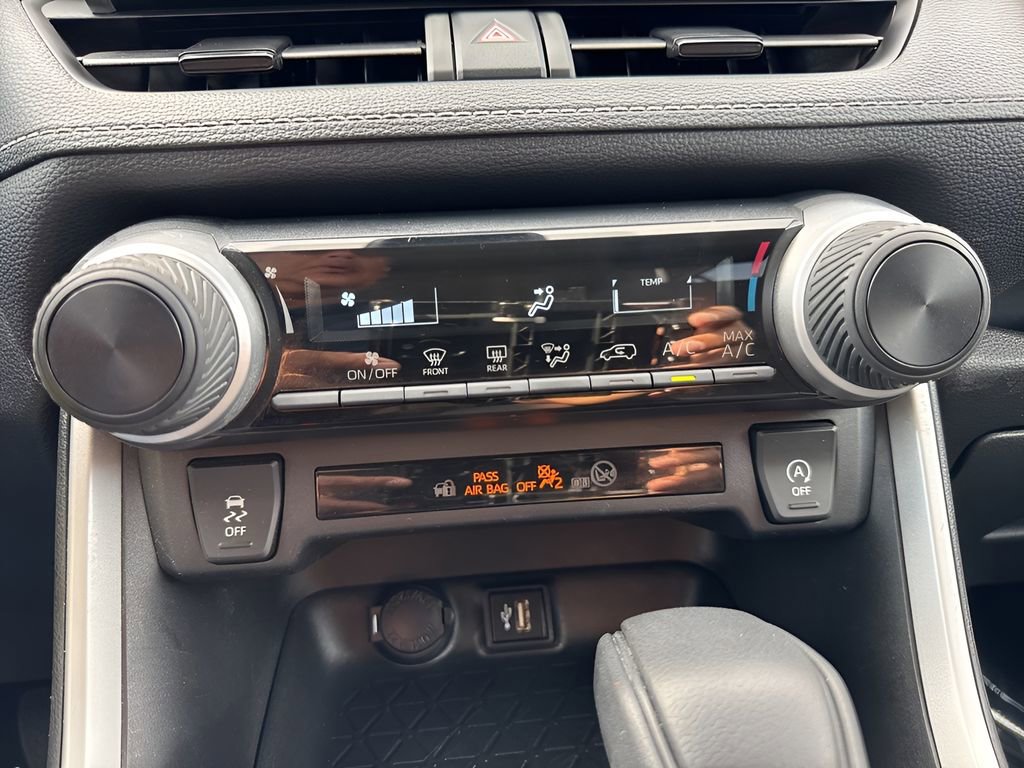 Used 2024 Toyota RAV4 LE image 17