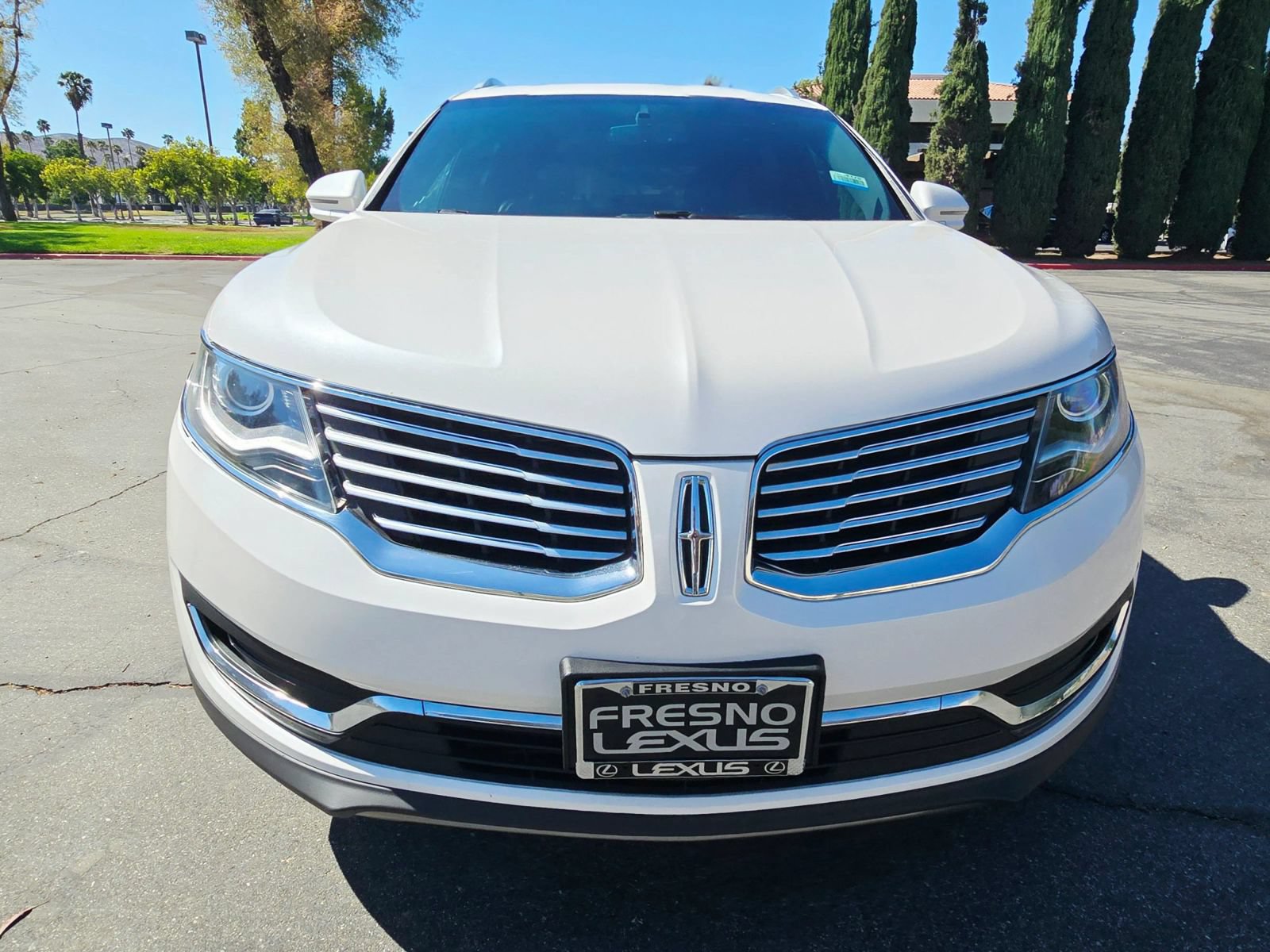 Used 2016 Lincoln MKX Select w/ Select Plus Package FWD image 2