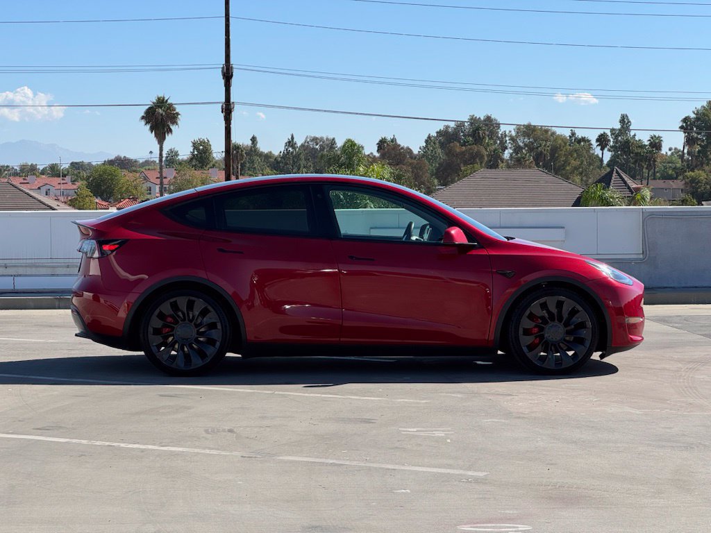 Used 2022 Tesla Model Y Performance AWD/4WD image 29