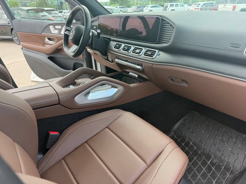 Used 2024 Mercedes-Benz GLS 450 4MATIC image 25