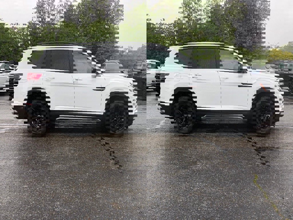 New 2025 Volkswagen Atlas Peak Edition SE image 8