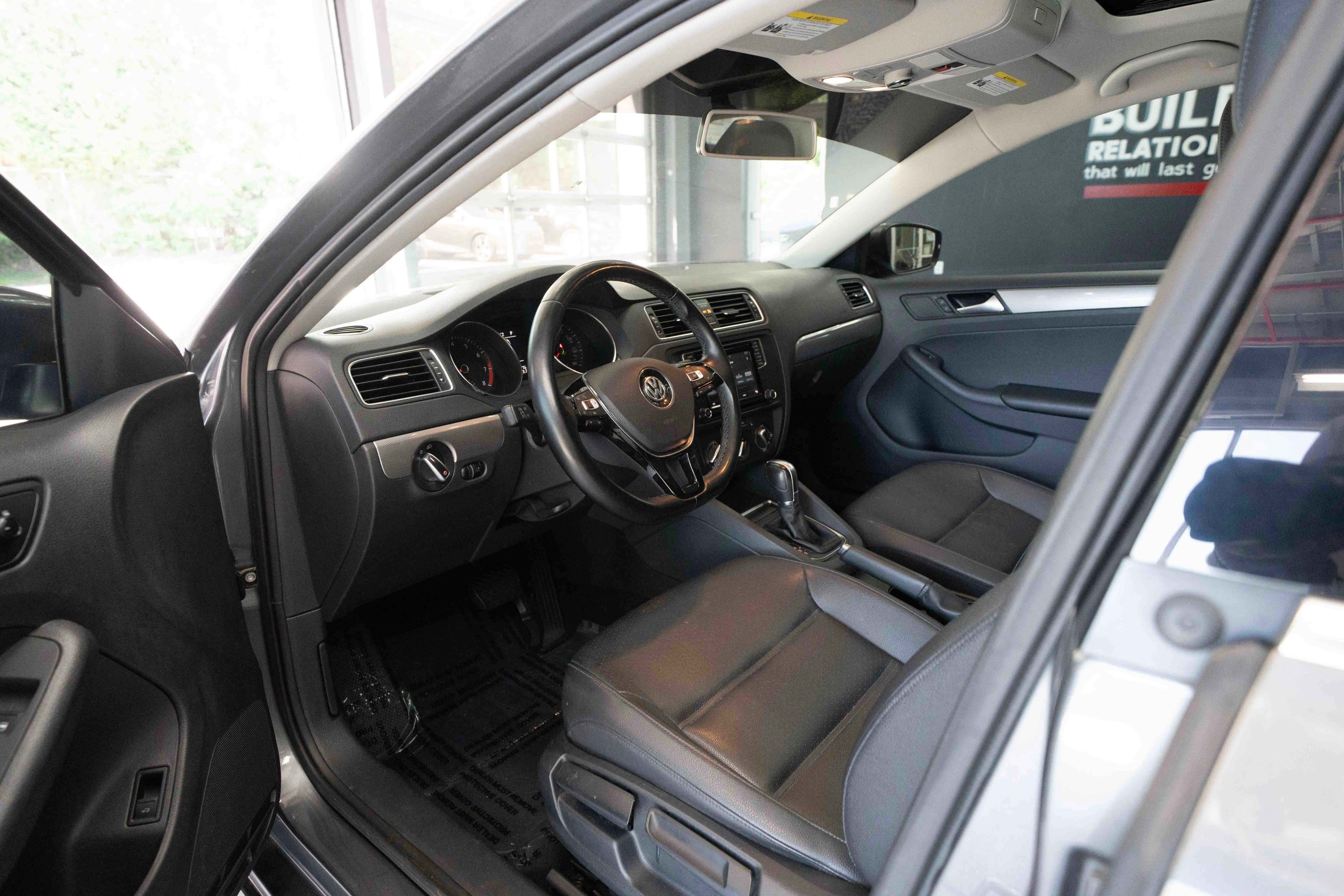 Used 2017 Volkswagen Jetta SE FWD image 8