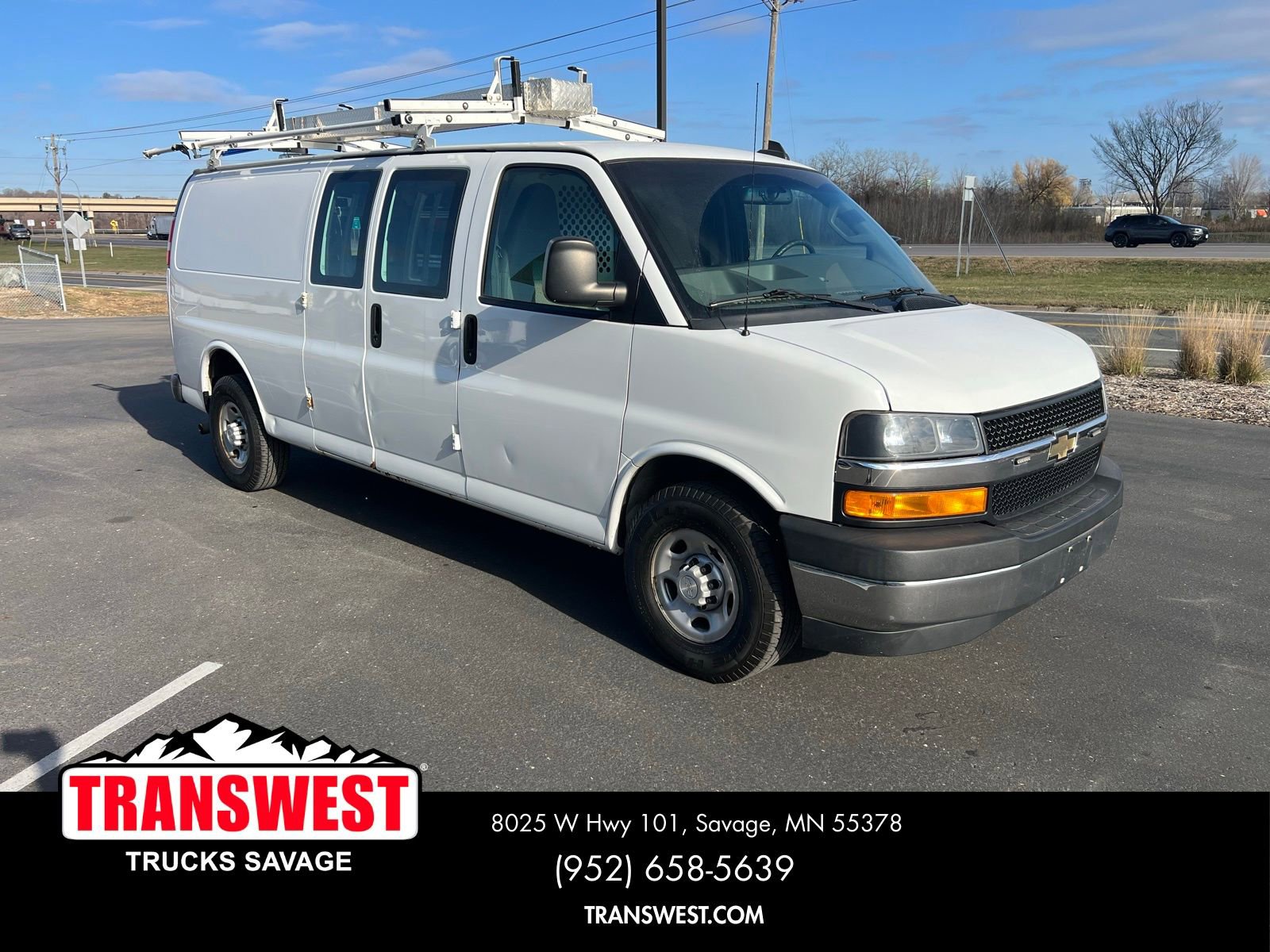 Used 2018 Chevrolet Express 3500 Extended w/ Driver Convenience Package RWD image 2