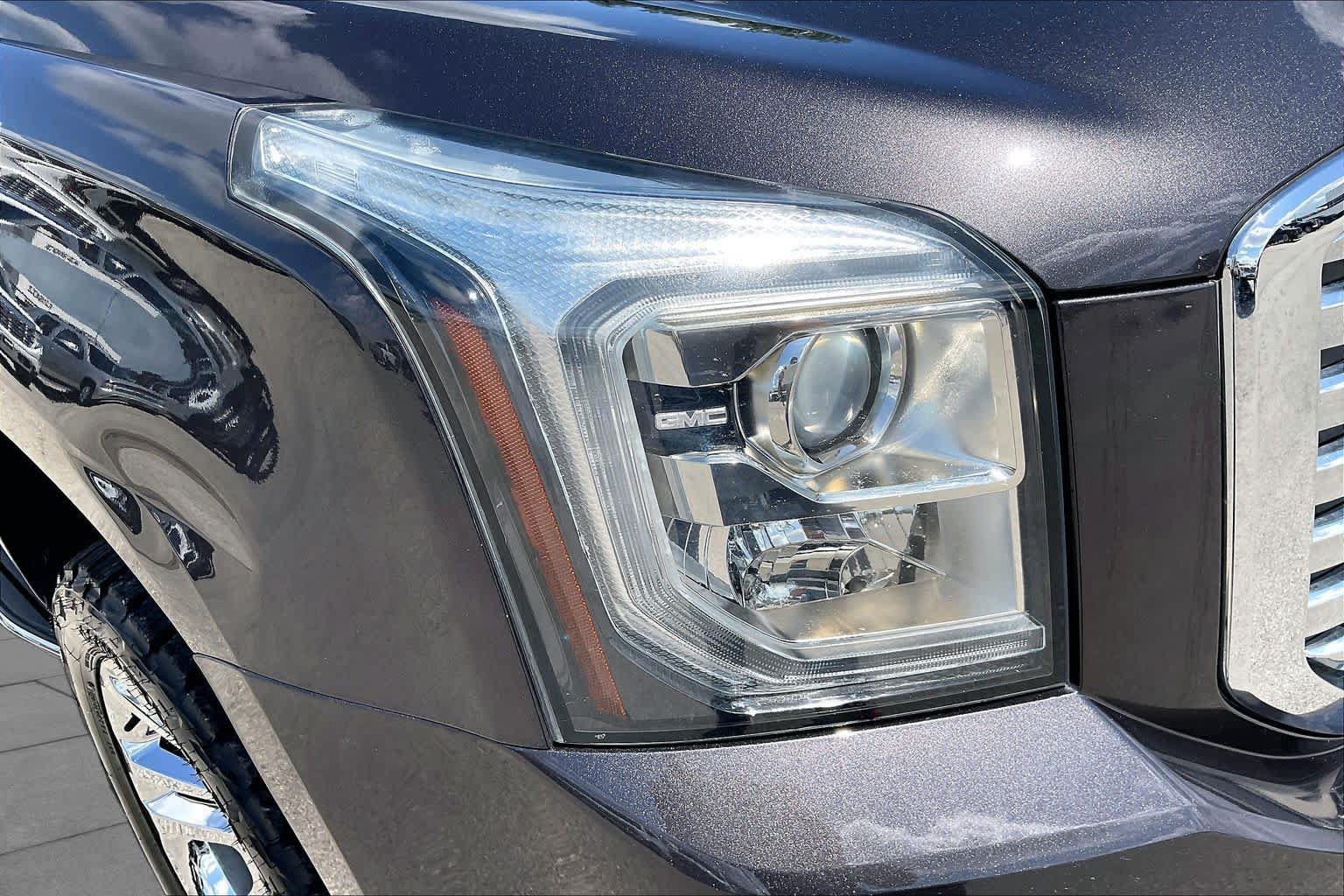 Used 2018 GMC Yukon SLT w/ Premium Edition RWD image 28