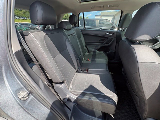 Used 2020 Volkswagen Tiguan SEL FWD image 28