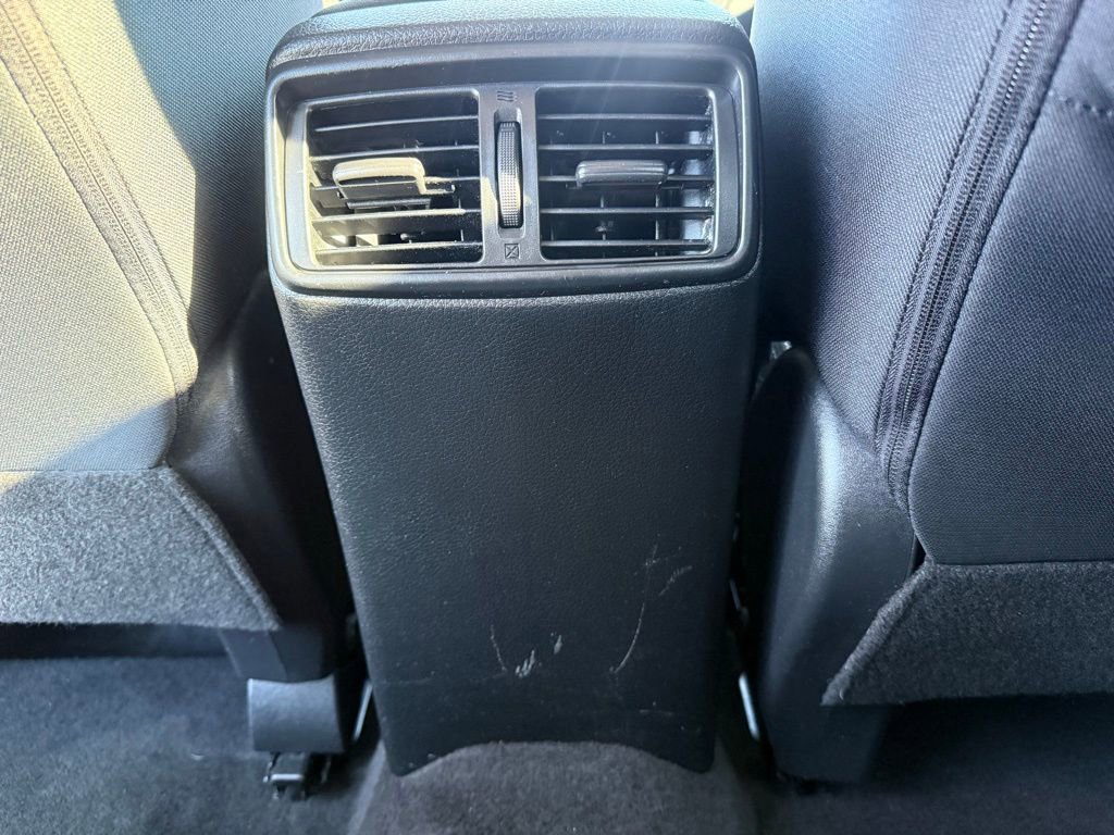 Used 2017 Nissan Rogue SV image 18