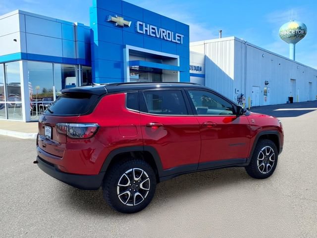 Used 2025 Jeep Compass Trailhawk AWD/4WD image 3