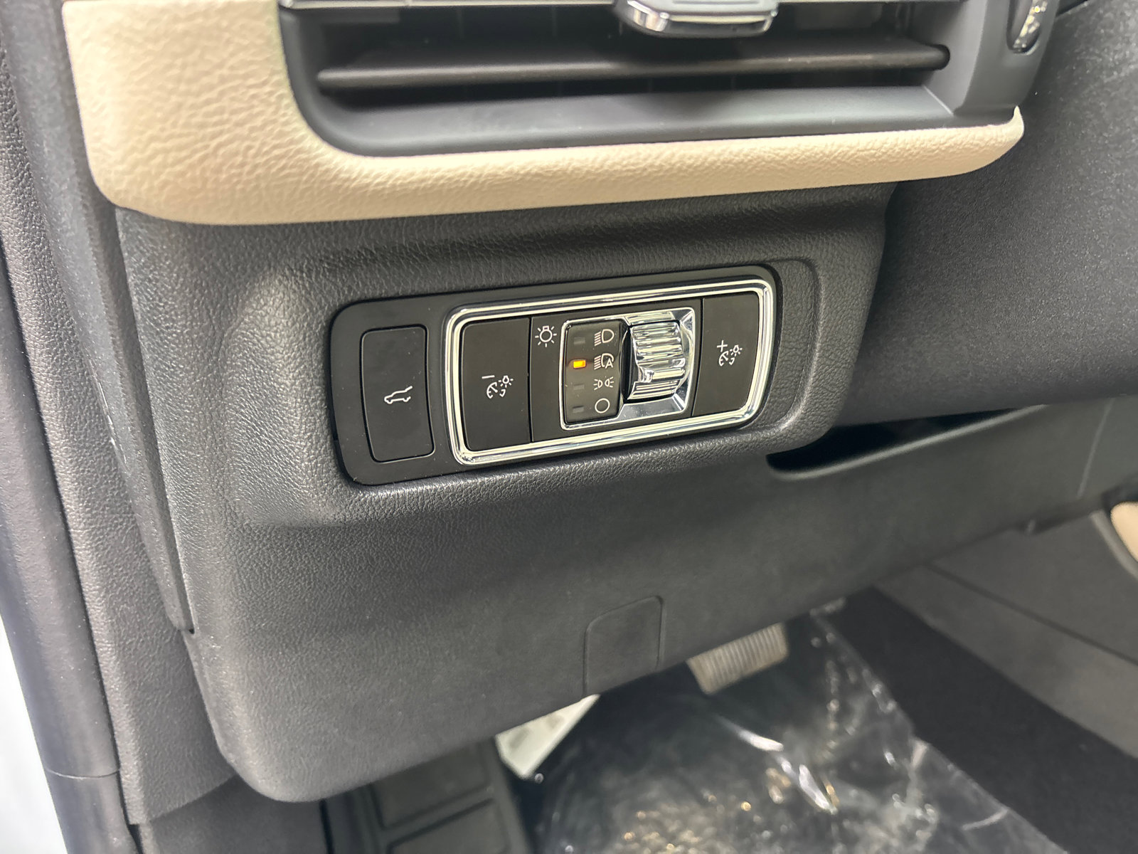 New 2026 Lincoln Corsair Premiere image 14