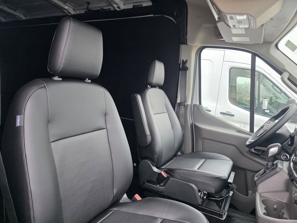 New 2026 Ford Transit 250 148 Medium Roof w/ Load Area Protection Package RWD image 31