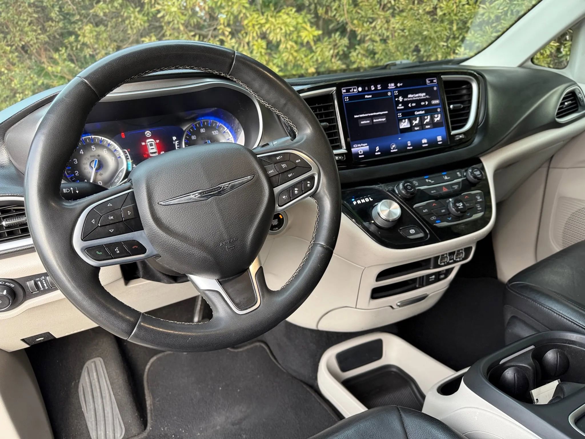 Used 2022 Chrysler Pacifica Touring-L FWD image 33