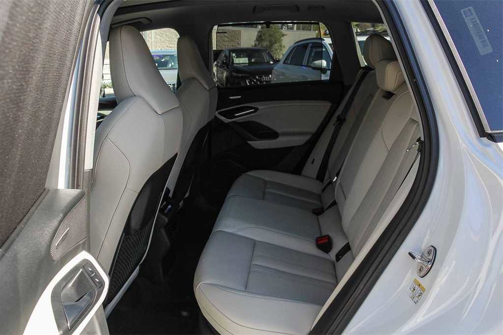 Used 2025 Audi Q6 e-tron Premium Plus w/ Premium Plus image 17